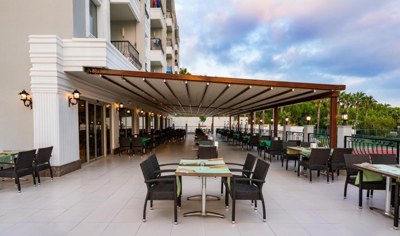 Royal Atlantis Beach Side Exterior photo